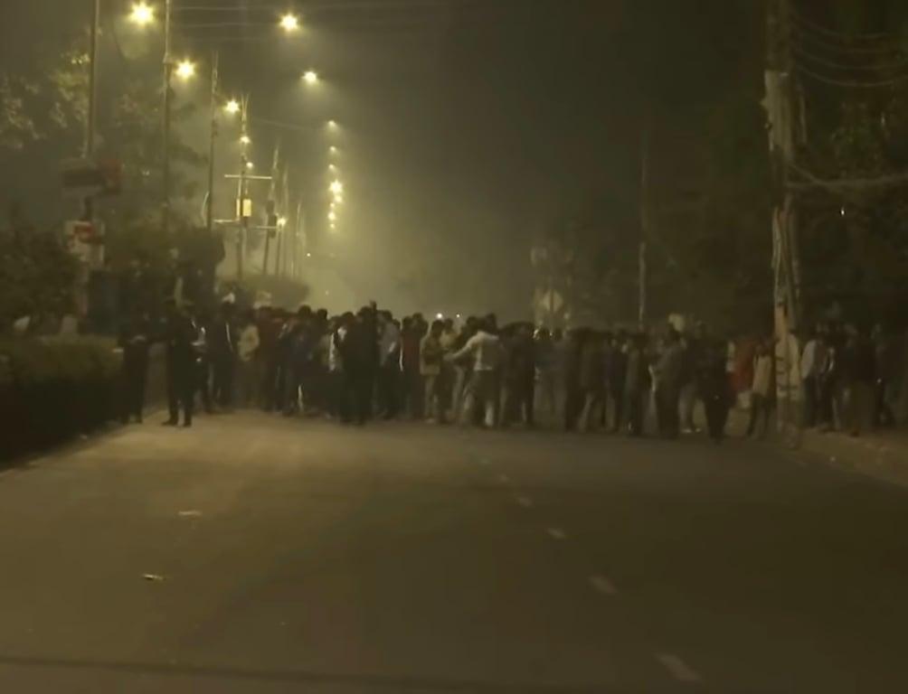 Chase-counter chase between DU, 7-college students