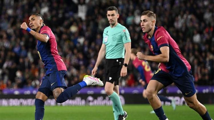 Barcelona edge past Valladolid to take lead in title race