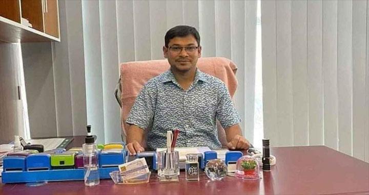 Physician hacked to death in Rajshahi