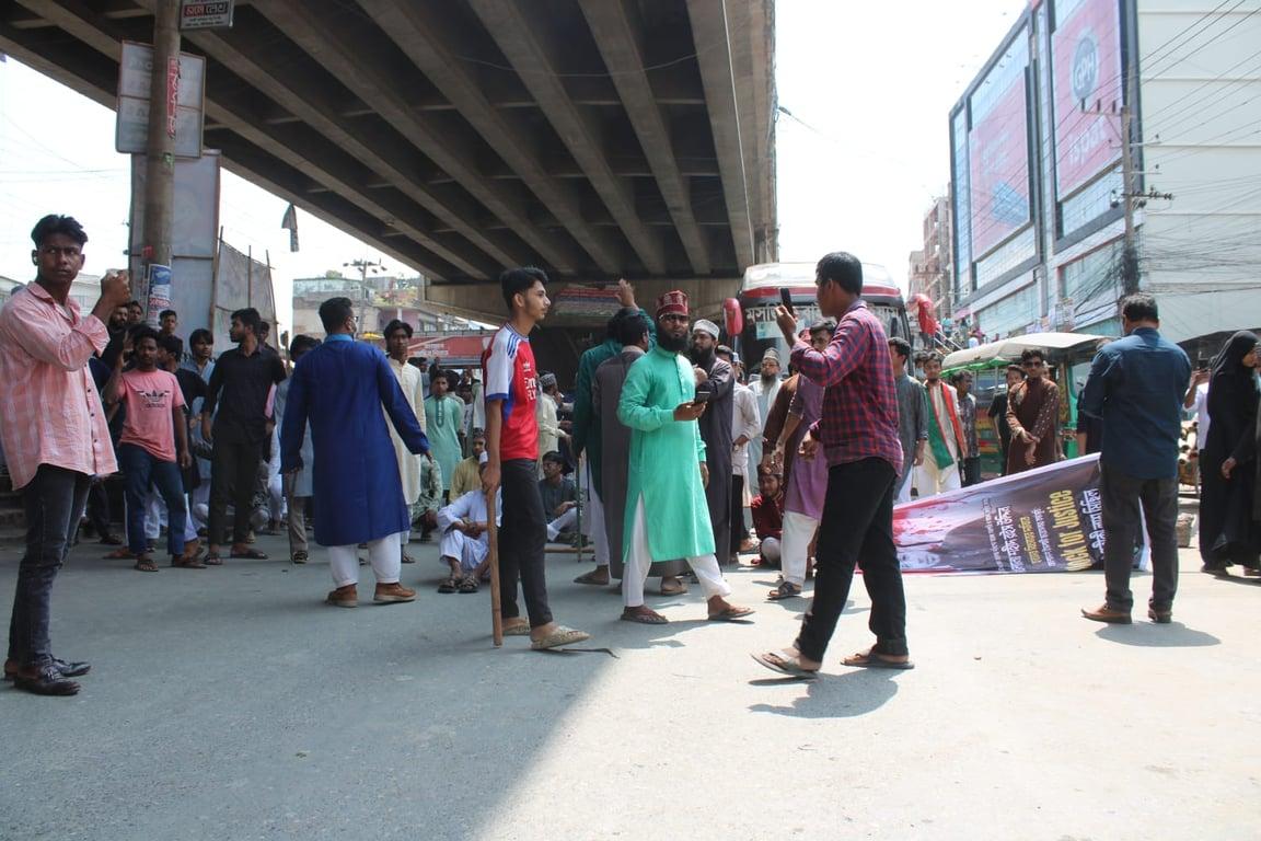Tarikat supporters' blockade ongoing in Chattogram, clash with police