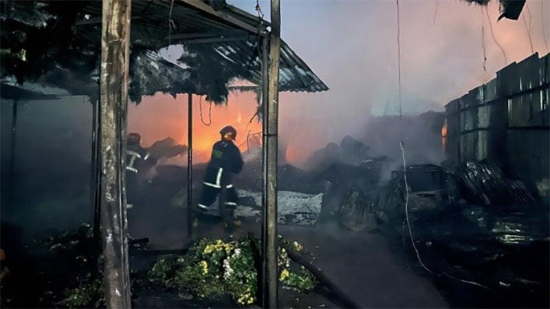 Fire breaks out at Shahbagh flower shops, 5 injured
