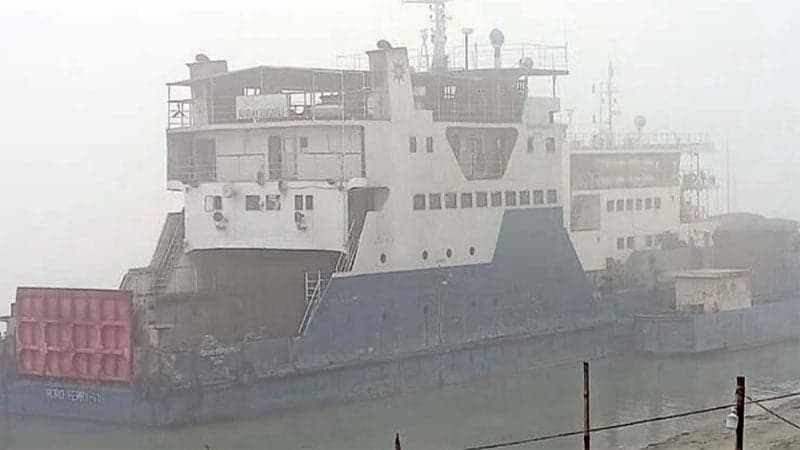 Dense fog halts ferry services, 4 ferries stranded mid-river
